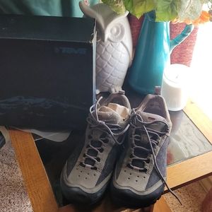 Teva M Riva Event  men size 10.5